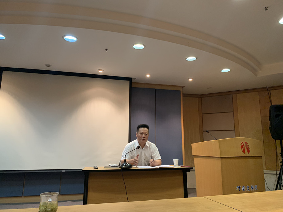 公司紀(jì)委書記成發(fā)科講黨課