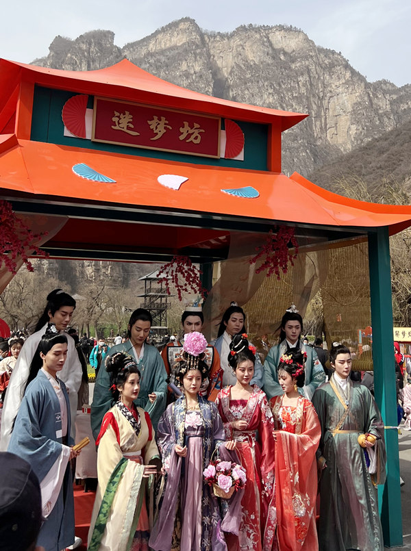 春光無(wú)限好，踏春正當(dāng)時(shí) ——公司組織開(kāi)展慶“三八”云臺(tái)山兩日游活動(dòng)