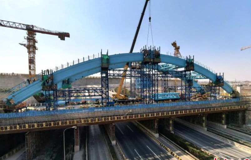 惠南特大橋跨S32申嘉湖高速公路96米系桿拱拱肋結(jié)構(gòu)順利合龍