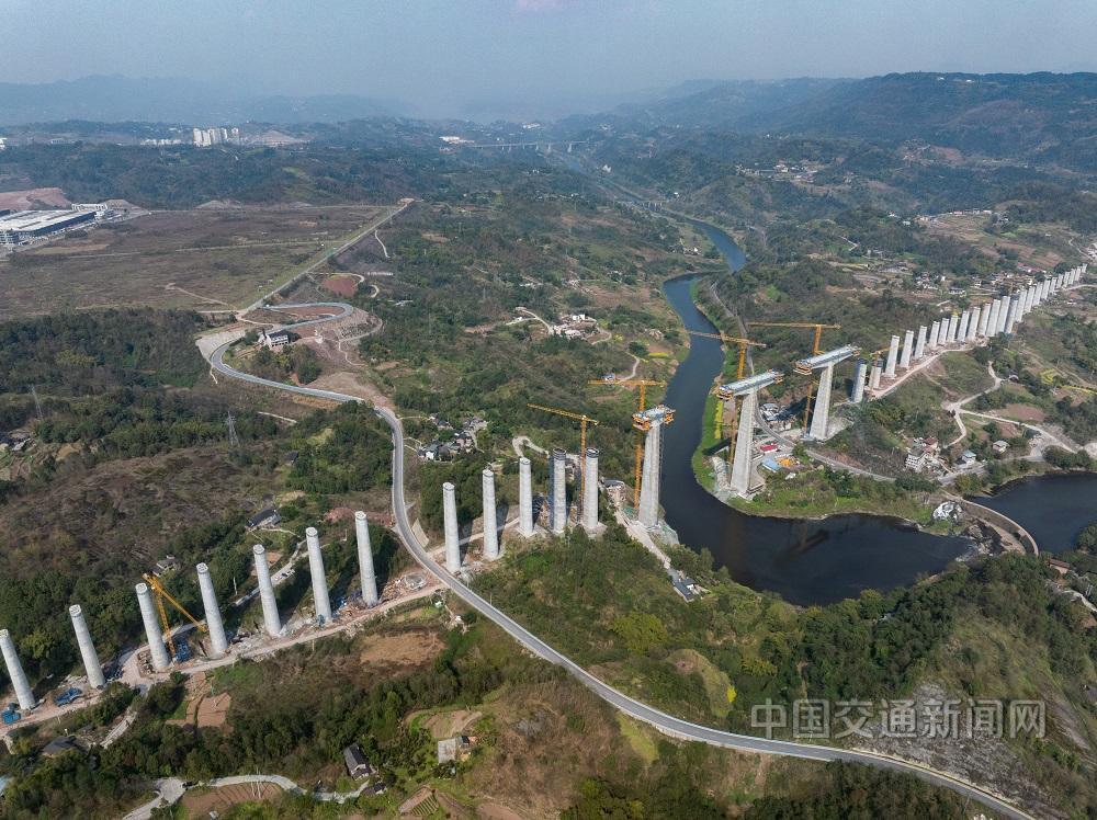 渝萬高鐵五步河雙線特大橋建設(shè)順利推進(jìn)