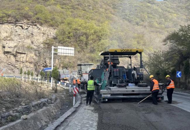 省道240線濟(jì)鄧線郭莊至苗莊段路面改造工程穩(wěn)步推進(jìn)